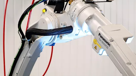 Welding with MAG and TIG methods by a welding robot